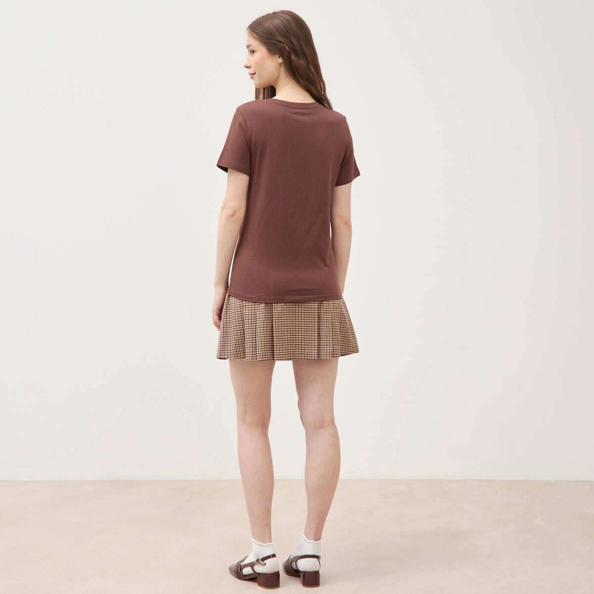 T-shirt cintr&eacute; col rond manches courtes marron fonc&eacute; femme
