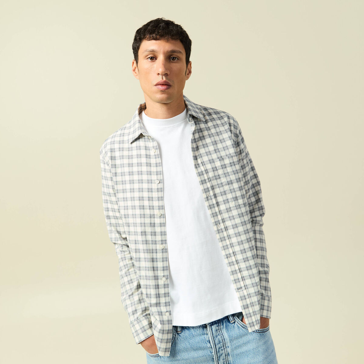 Chemise droite courte en coton ecru homme