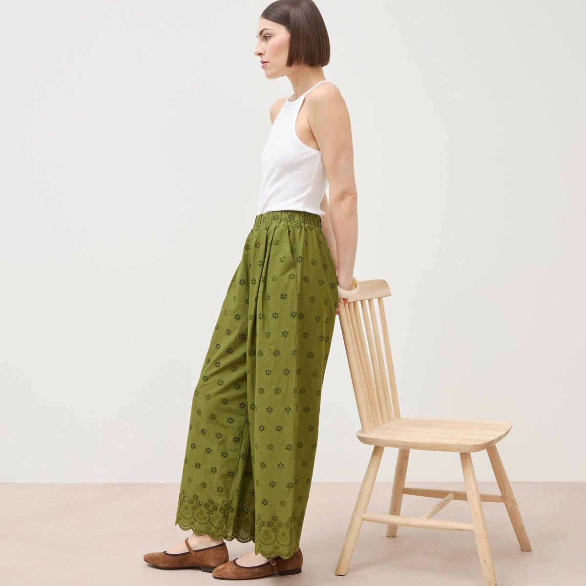 Pantalon droit 7/8&egrave;me brod&eacute; vert kaki femme