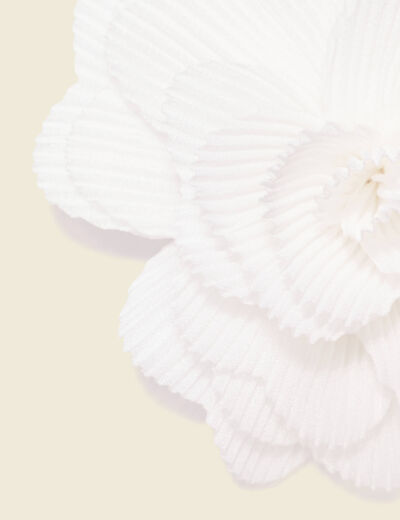 Broche fleur plissée ecru femme