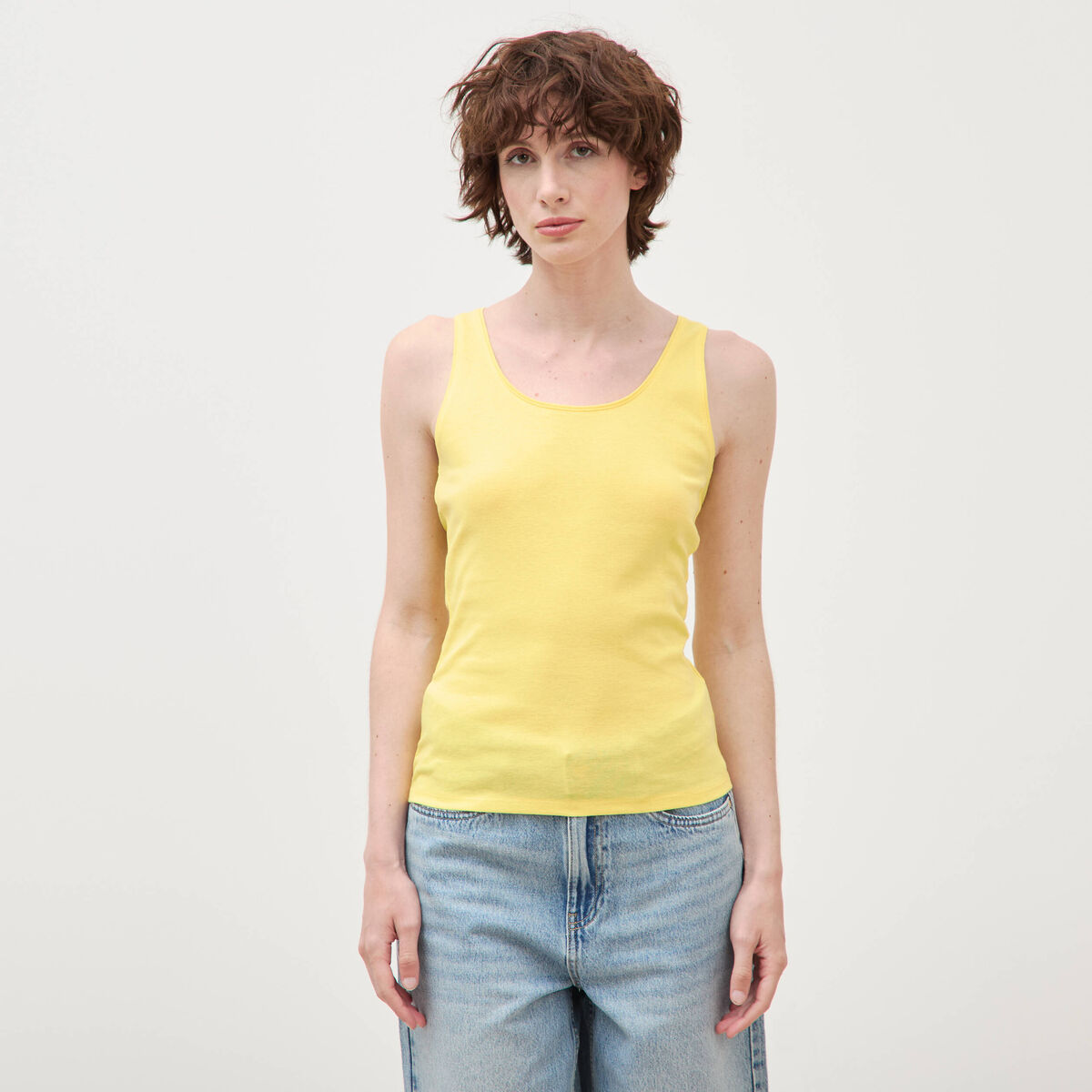 D&eacute;bardeur cintr&eacute; d&eacute;collet&eacute; sans manches jaune femme