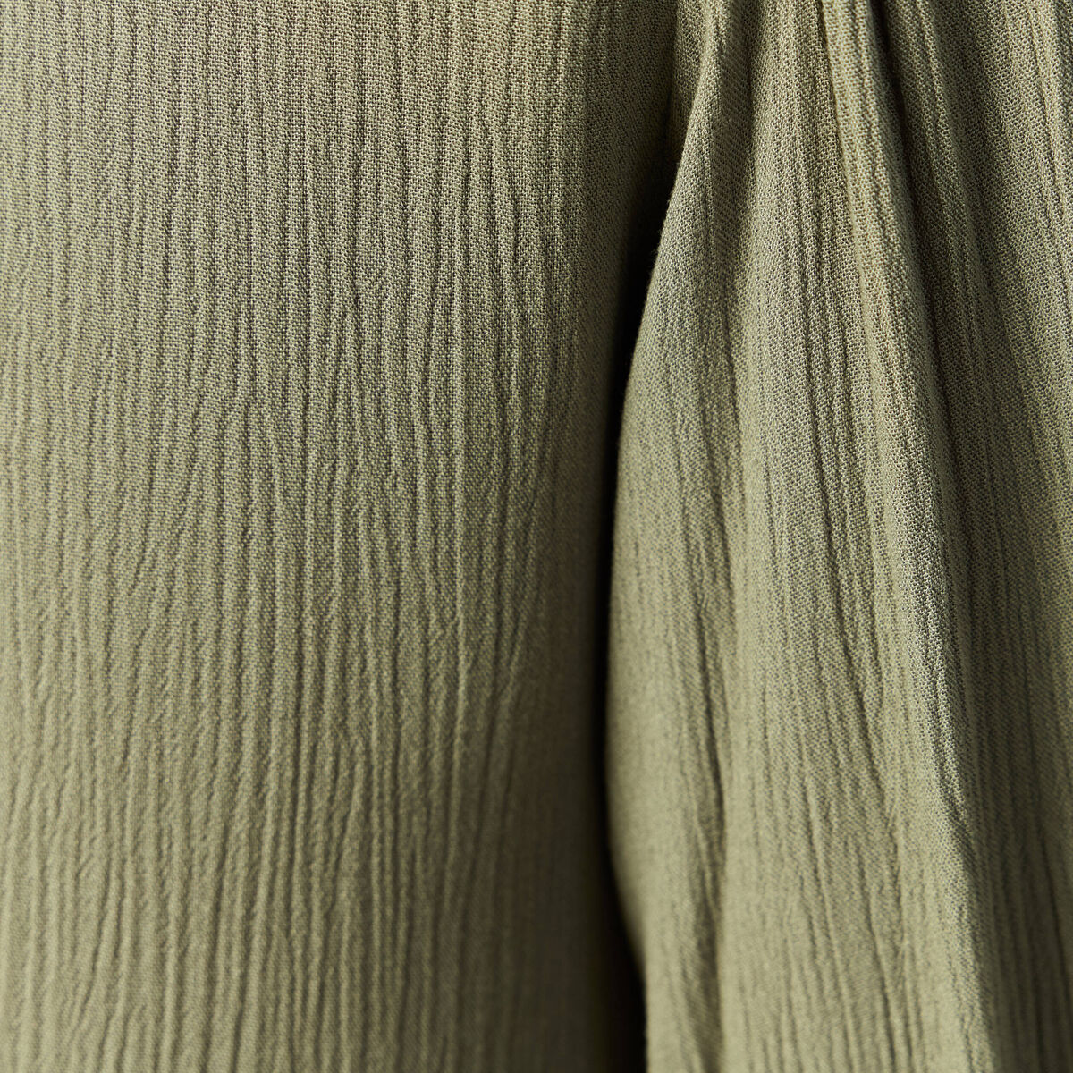 Robe &eacute;vas&eacute;e broderie vert kaki femme