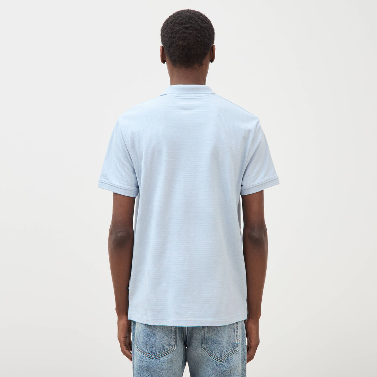 Polo cintr&eacute; en coton manches courtes bleu ciel homme