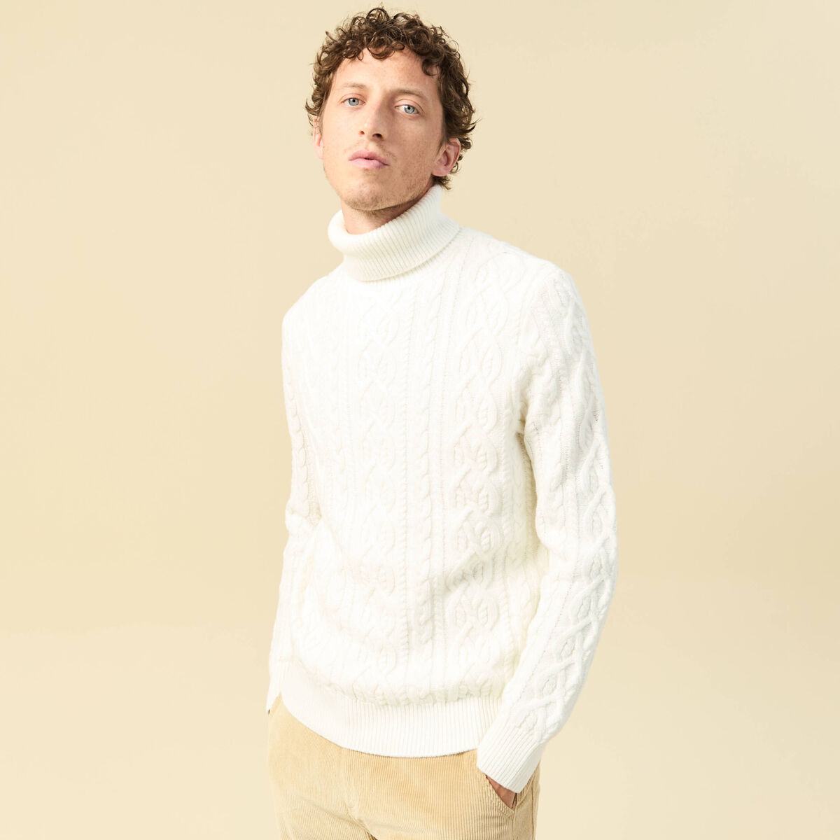 Tricot col montant ecru homme