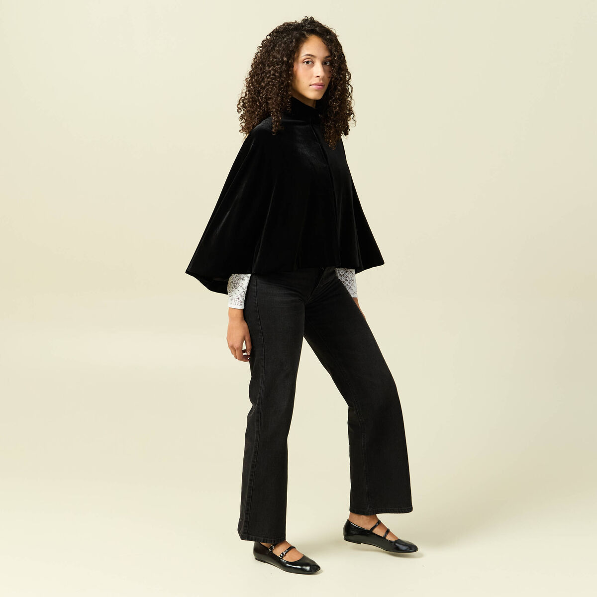 Cape ajust&eacute;e sans manches effet velours noir femme