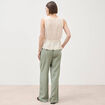 Top col v sans manches en coton creme femme