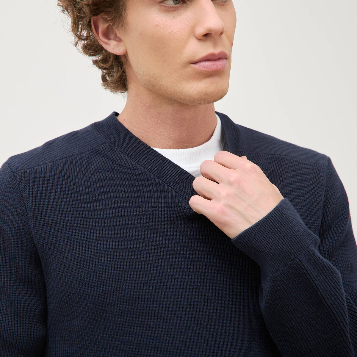 Pull col v manches longues bleu marine homme