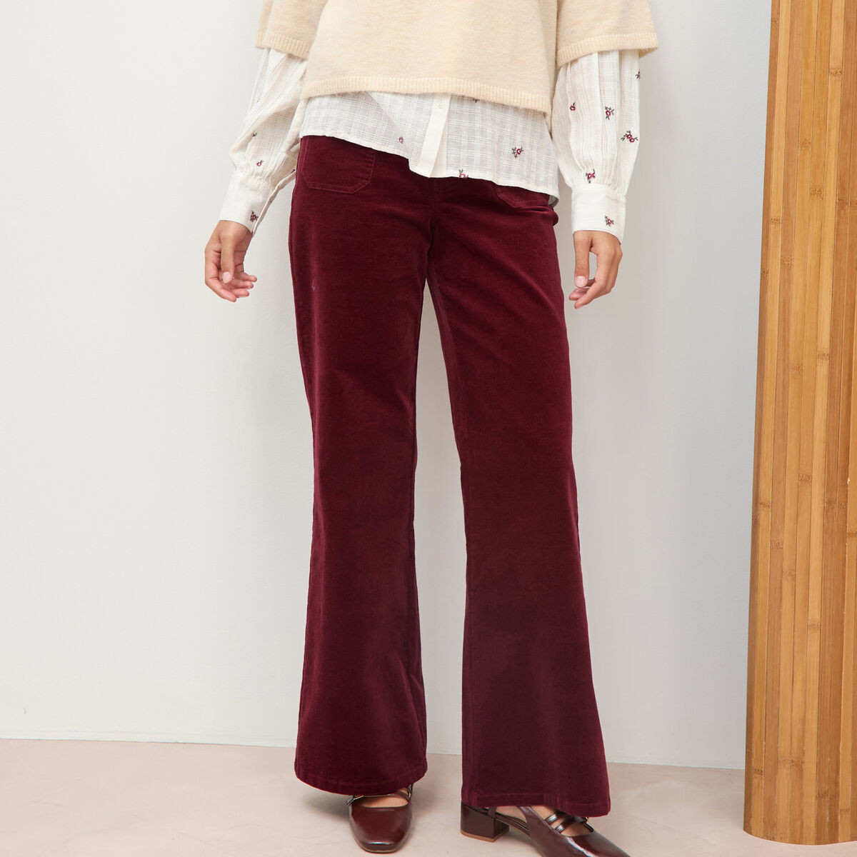 Pantalon flare taille haute en velours bordeaux femme