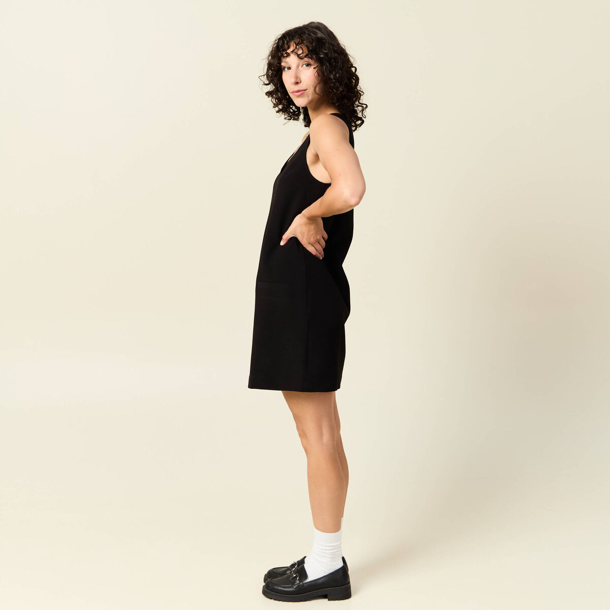 Robe chasuble trap&egrave;ze noir femme
