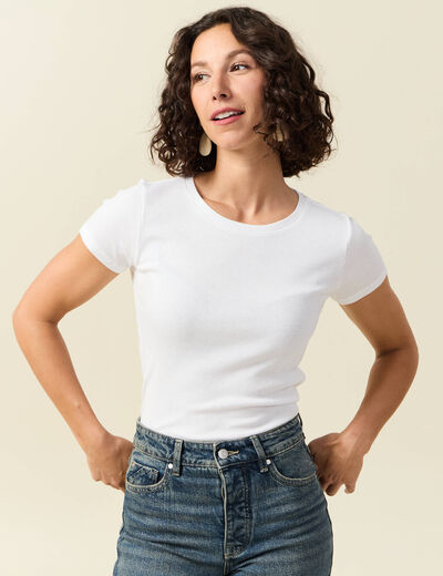 T-shirt cintr&eacute; col rond manches courtes blanc femme