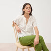 Blouse col v manches 3/4 en coton brod&eacute;e ecru femme