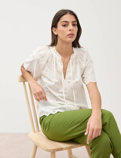 Blouse col v manches 3/4 en coton brod&eacute;e ecru femme