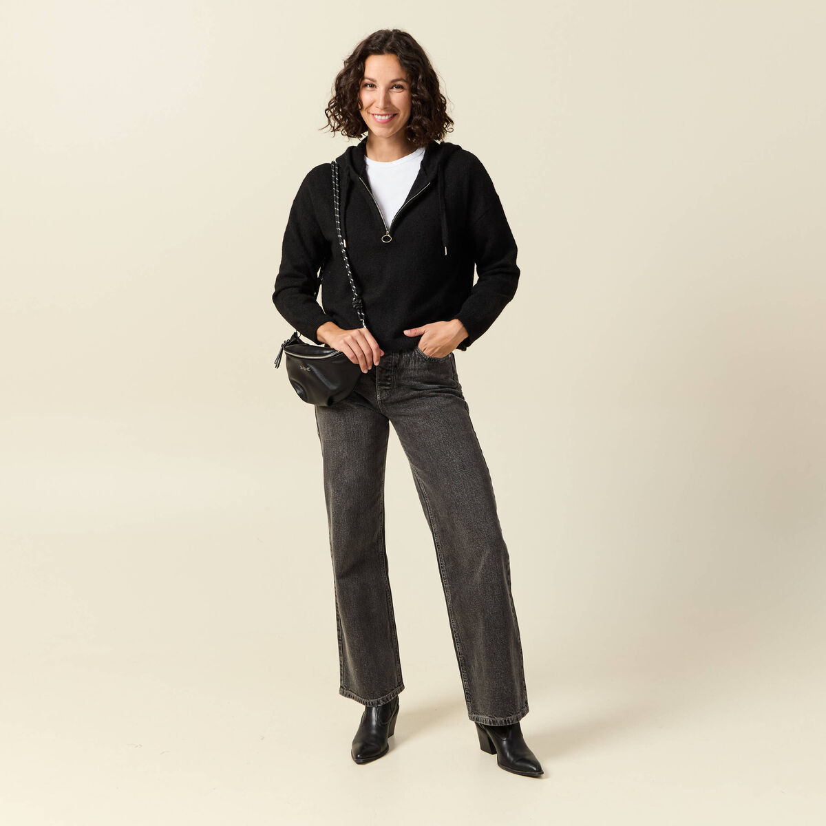 Pull &agrave; capuche zipp&eacute; noir femme