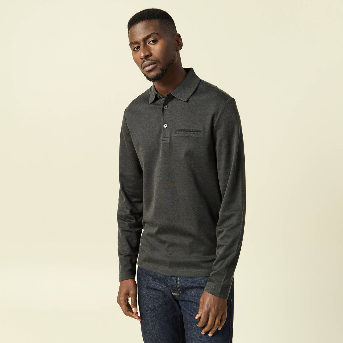 Polo cintr&eacute; manches longues noir homme