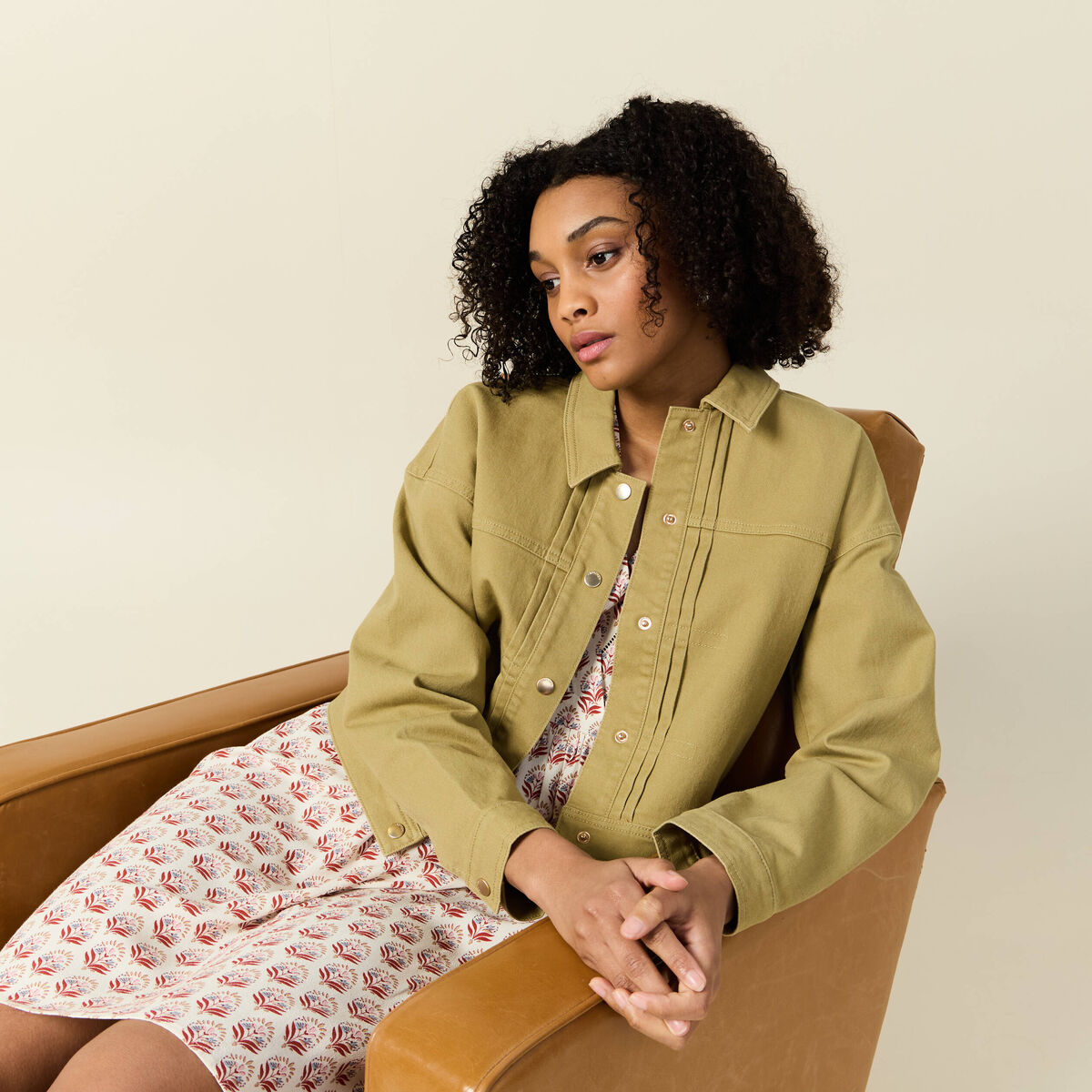 Blouson boutonn&eacute; vert olive femme