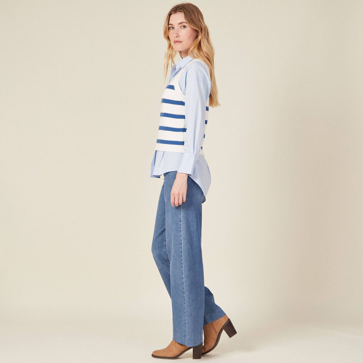 Pull droit court sans manches col v ecru femme