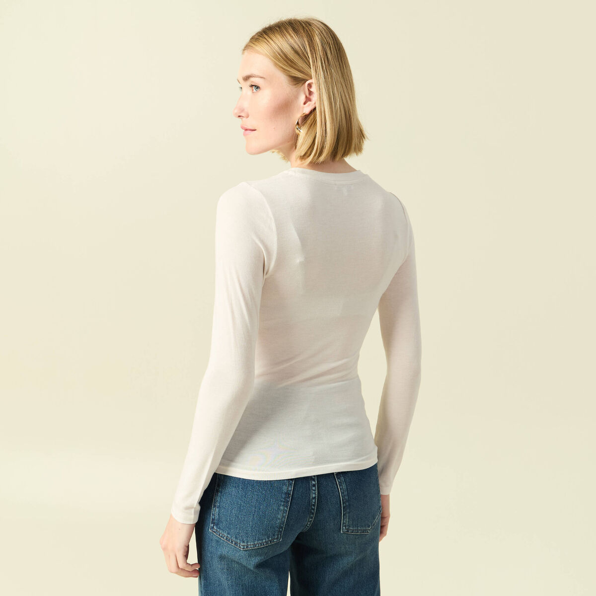 T-shirt cintr&eacute; manches longues col rond creme femme