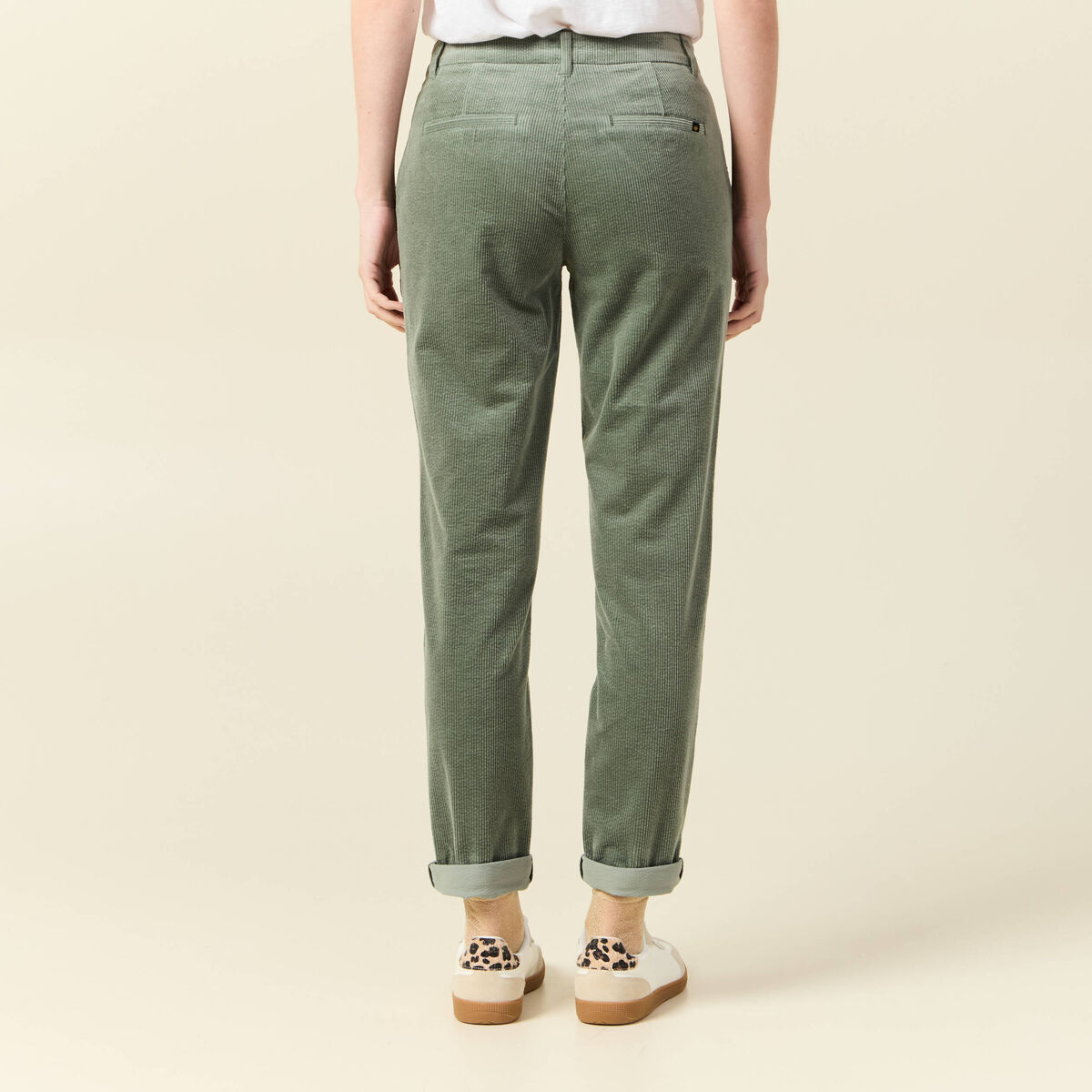 Pantalon chino velours c&ocirc;tel&eacute; vert kaki femme