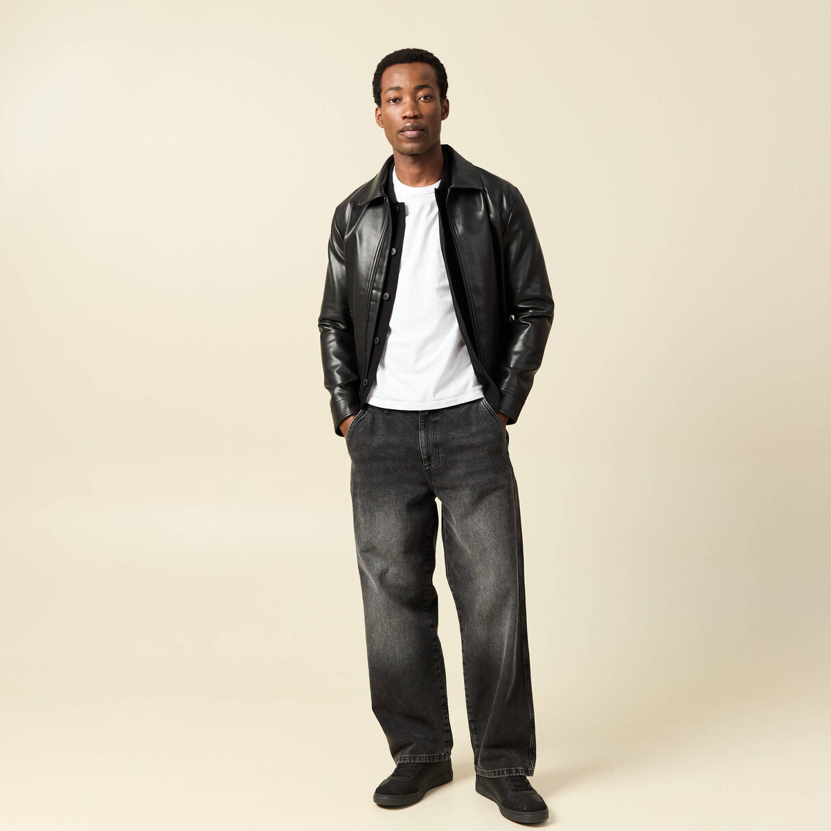 Blouson droit court manches longues noir homme