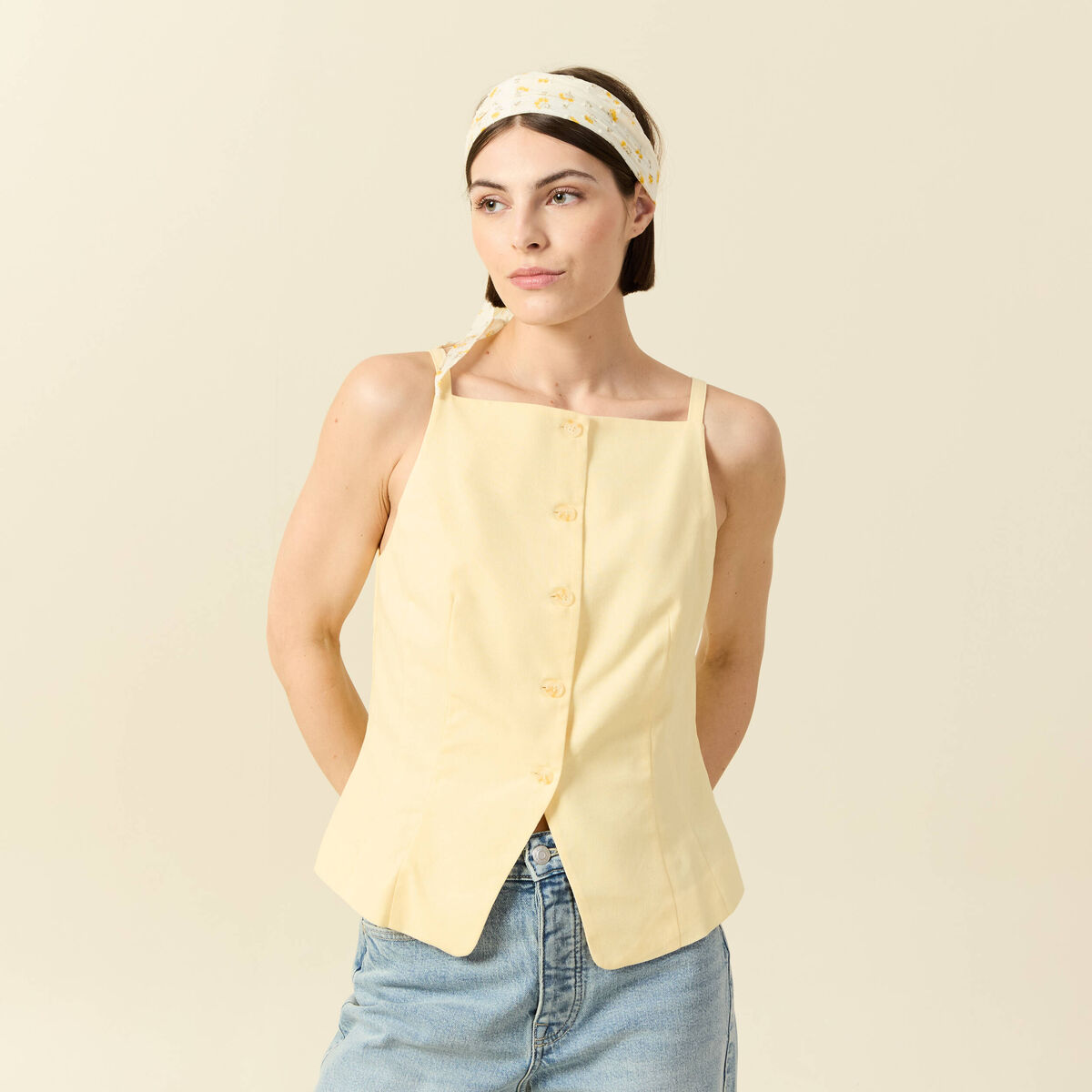 D&eacute;bardeur cintr&eacute; col carr&eacute; &agrave; bretelles jaune clair femme