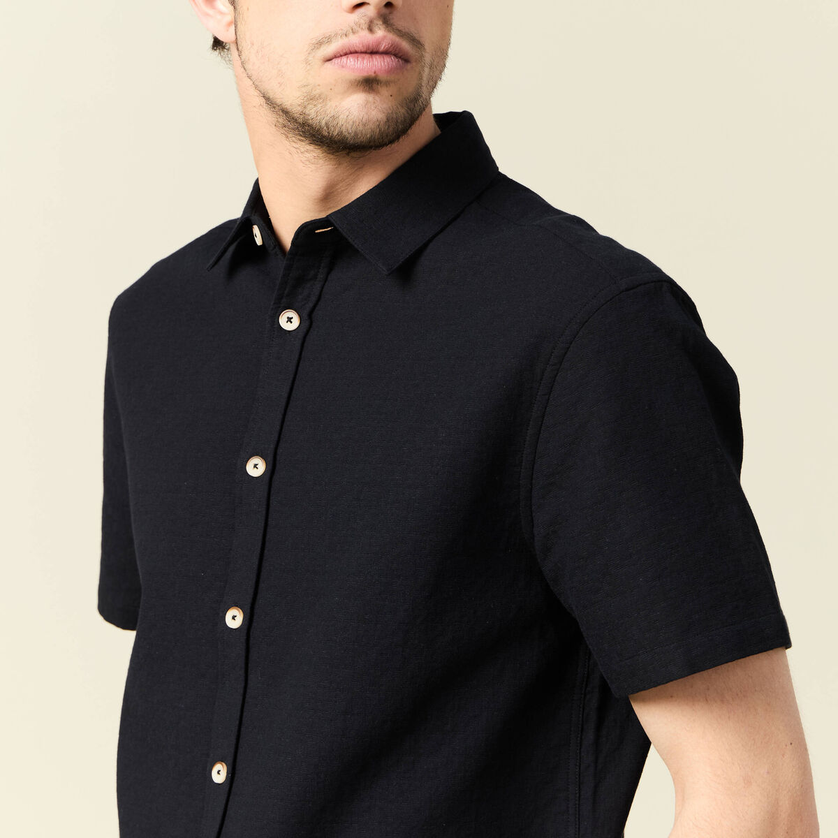 Chemise manches courtes noir homme