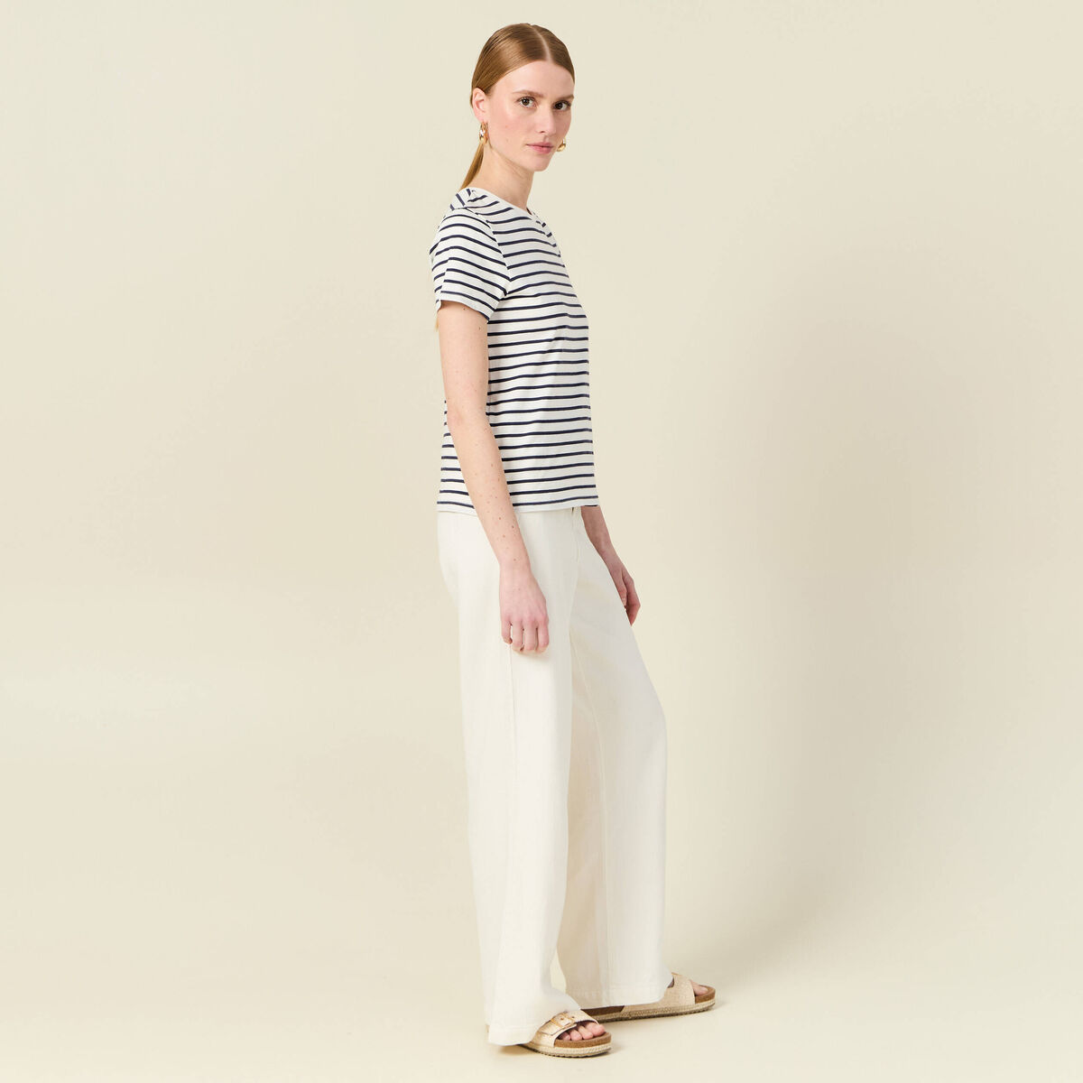 T-shirt cintr&eacute; col rond manches courtes ecru femme
