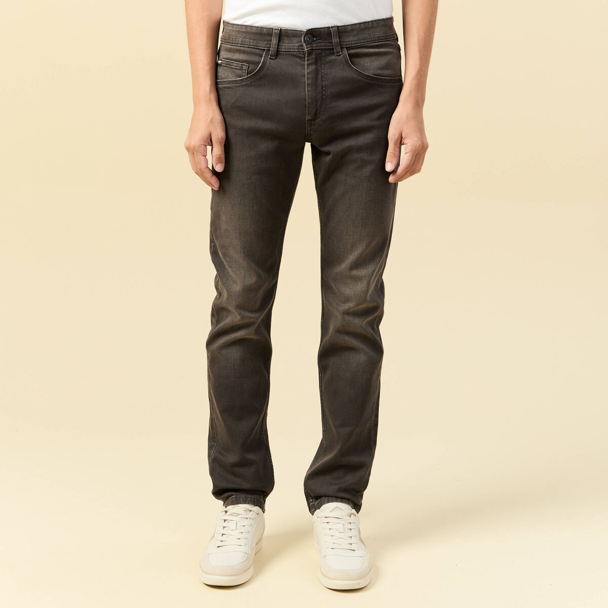 Jeans straight longueur 34 denim marron fonc&eacute; homme