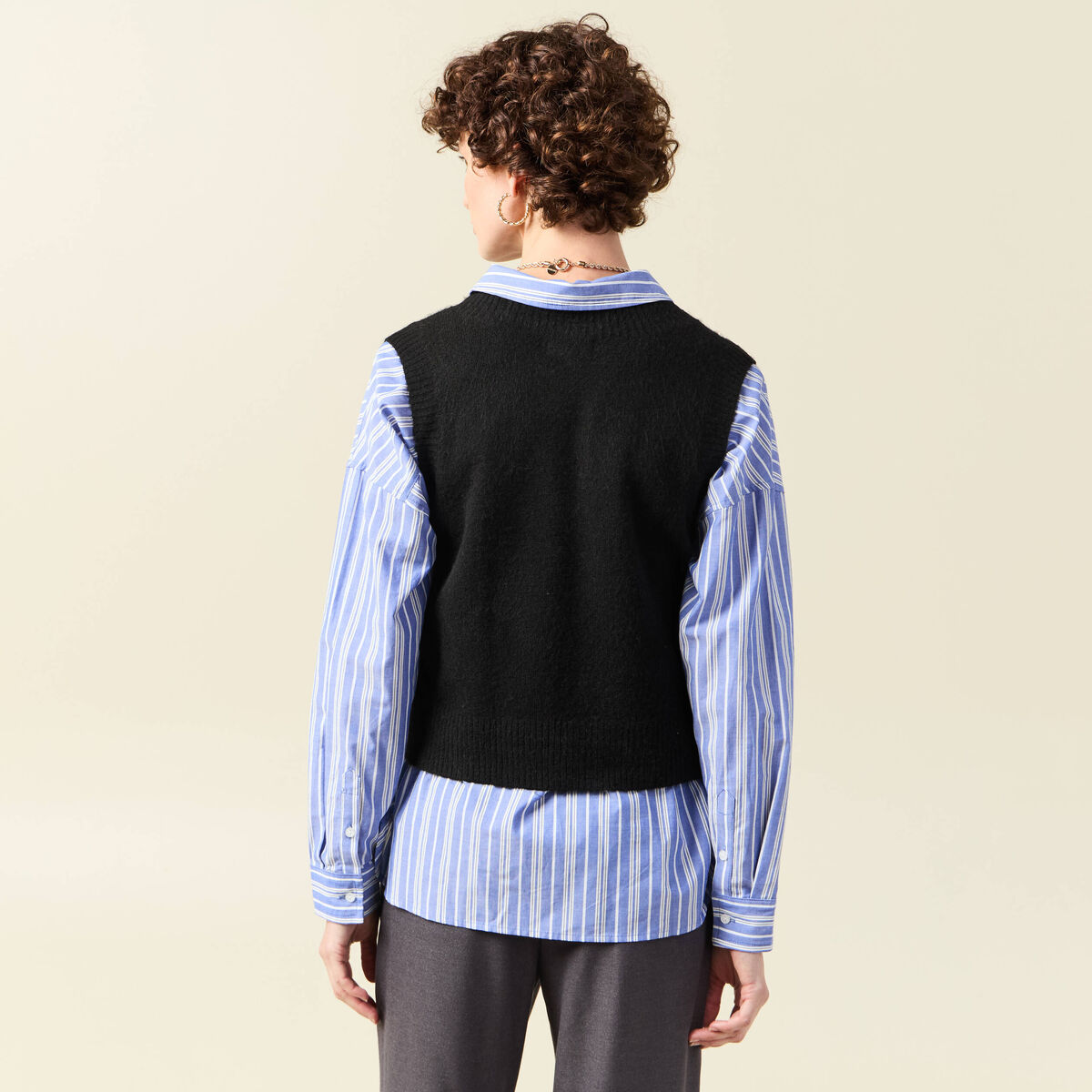 Pull sans manches col en V noir femme