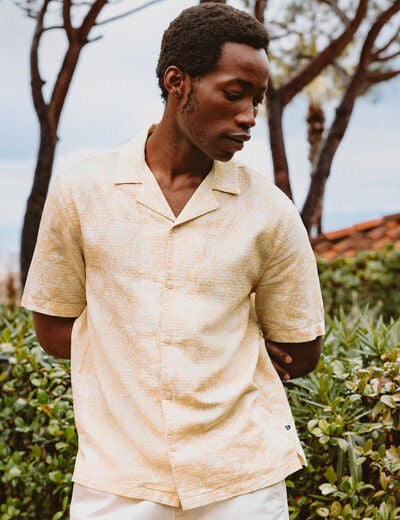 Chemise print&eacute;e manches courtes jaune paille homme