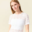 T-shirt cintr&eacute; col rond dentelle blanc femme