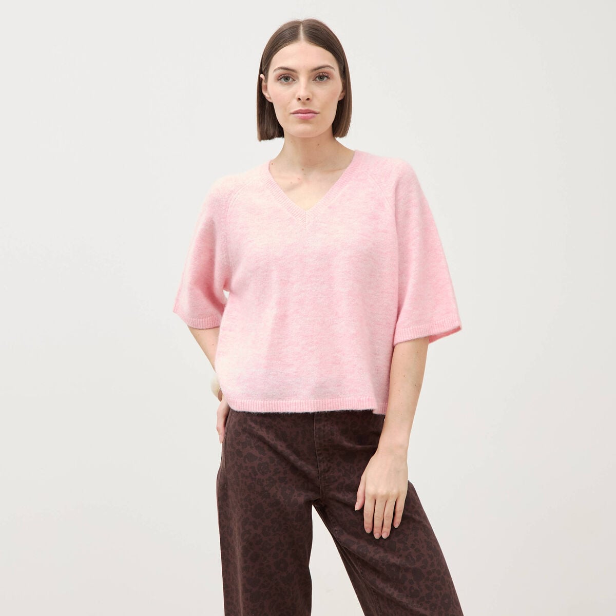 Pull droit col rond manches courtes rose clair femme