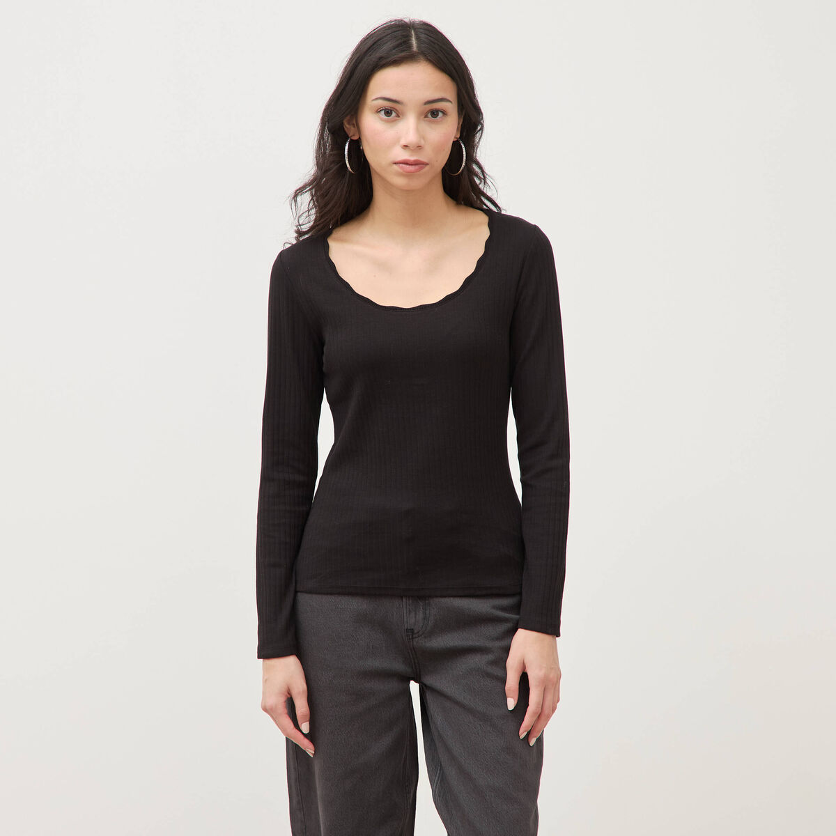 T-shirt ajust&eacute; col rond manches longues noir femme