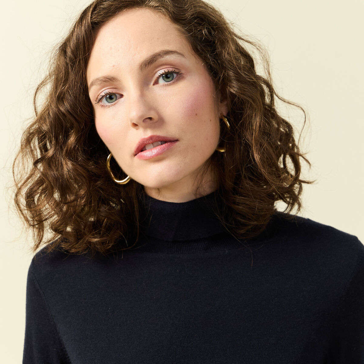 Pull fin col roul&eacute; manches longues bleu marine femme