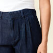 Bermuda droit pinces en jean denim brut femme