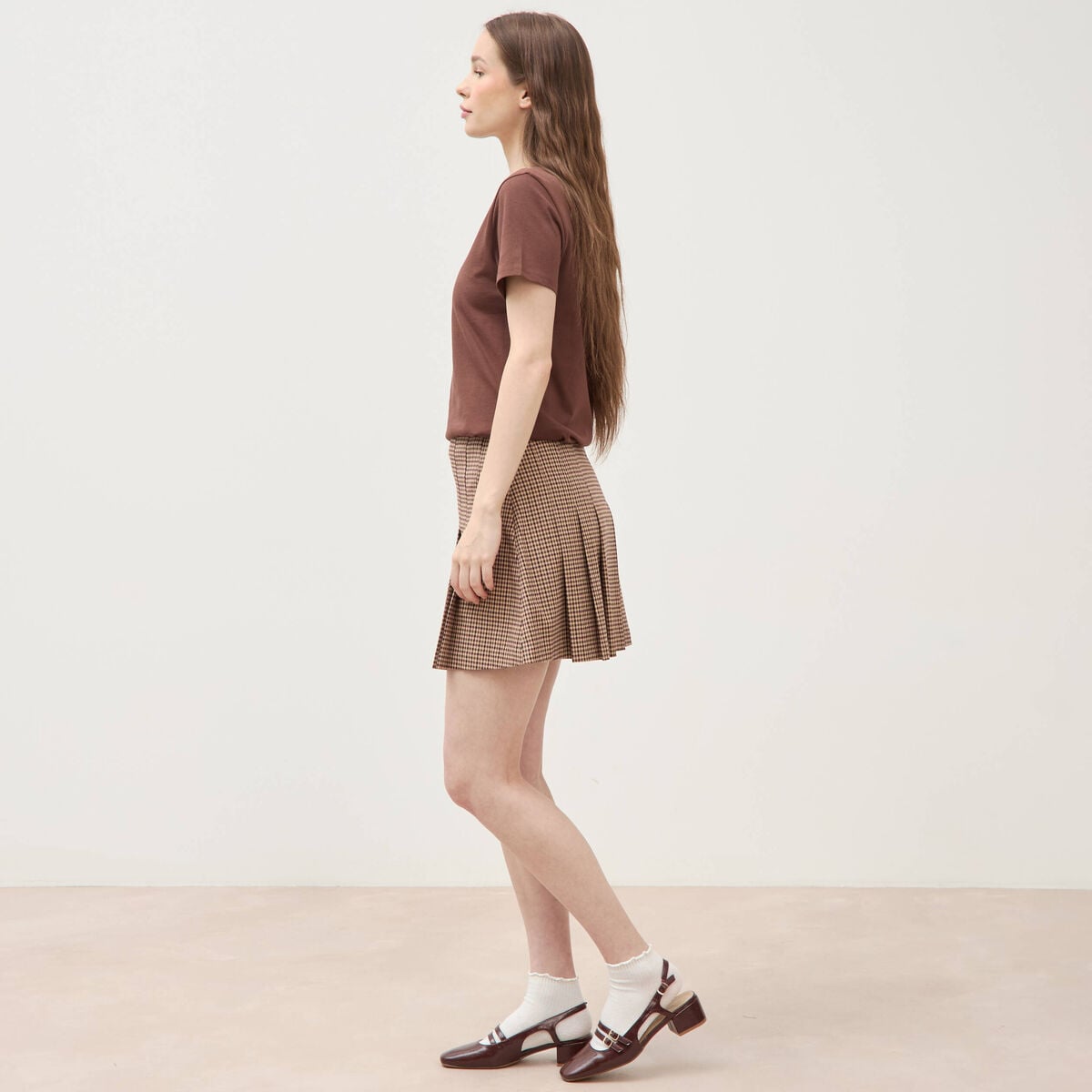 T-shirt cintr&eacute; col rond manches courtes marron fonc&eacute; femme