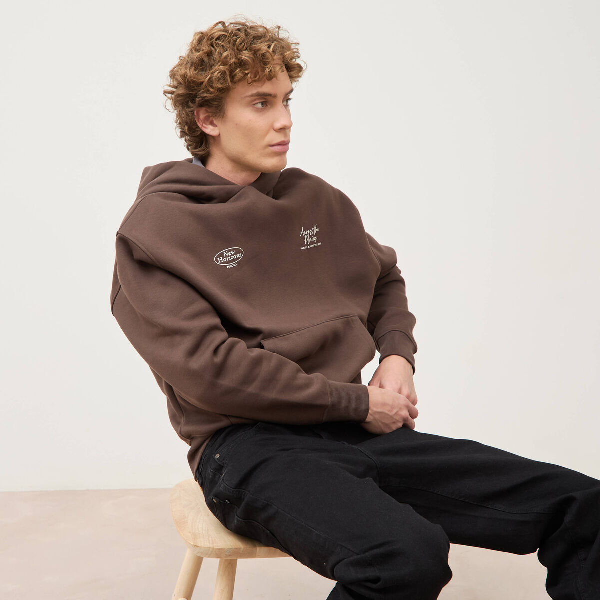 Sweat ample &agrave; capuche manches longues marron fonc&eacute; homme