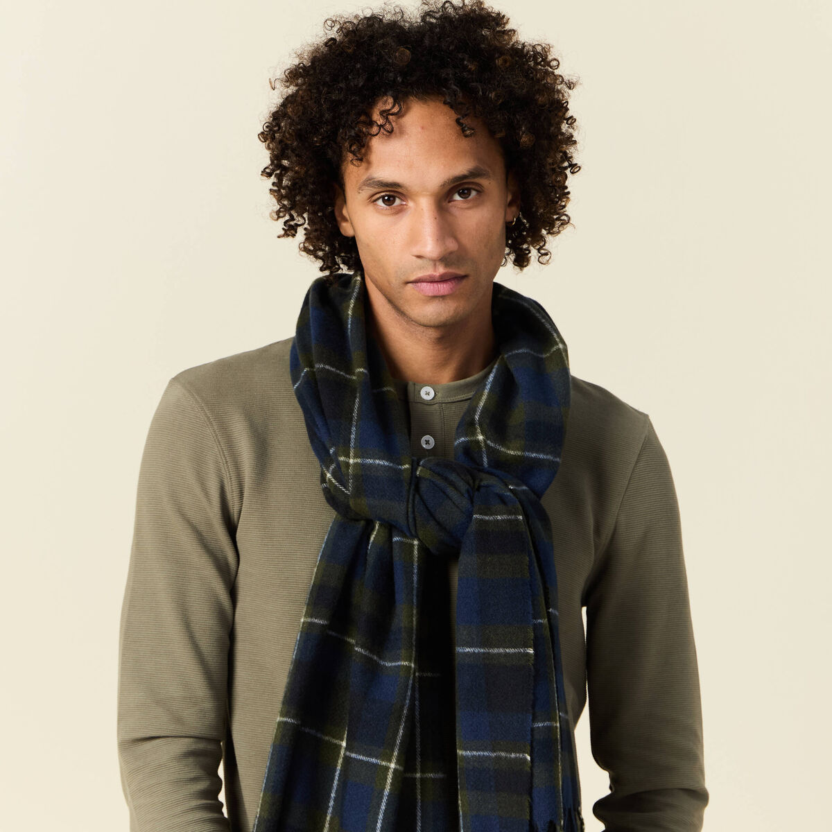 Écharpe à franges bleu marine homme