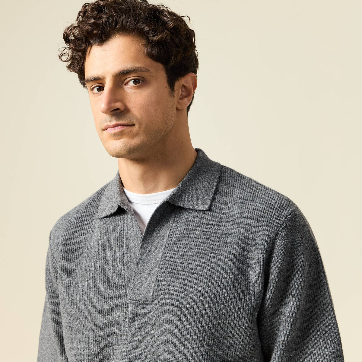 Pull col v gris fonc&eacute; homme
