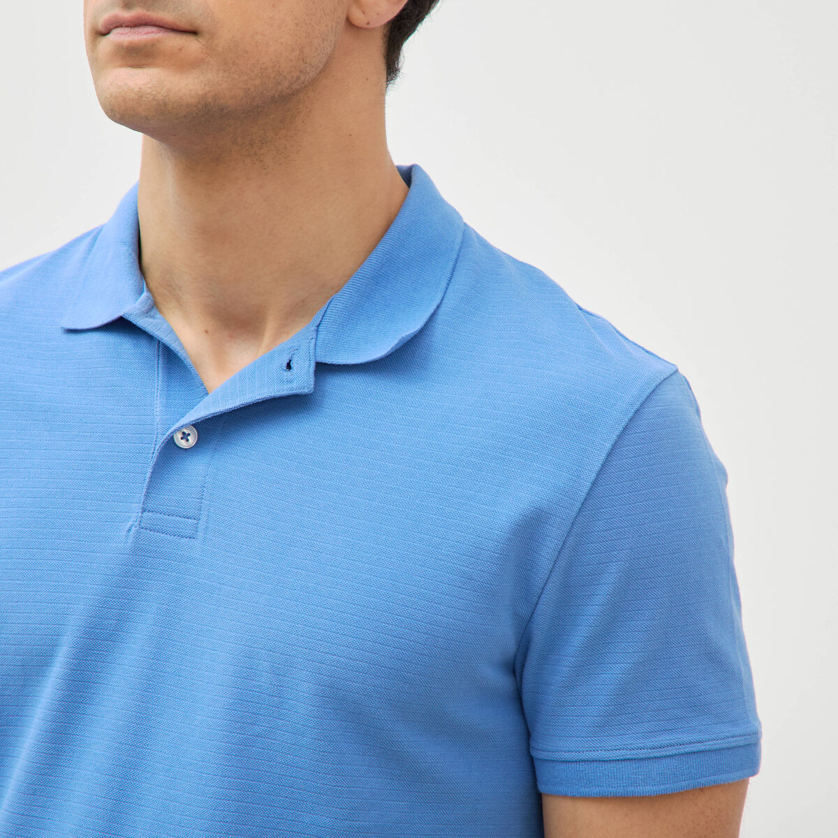 Polo cintr&eacute; en coton manches courtes bleu violet homme