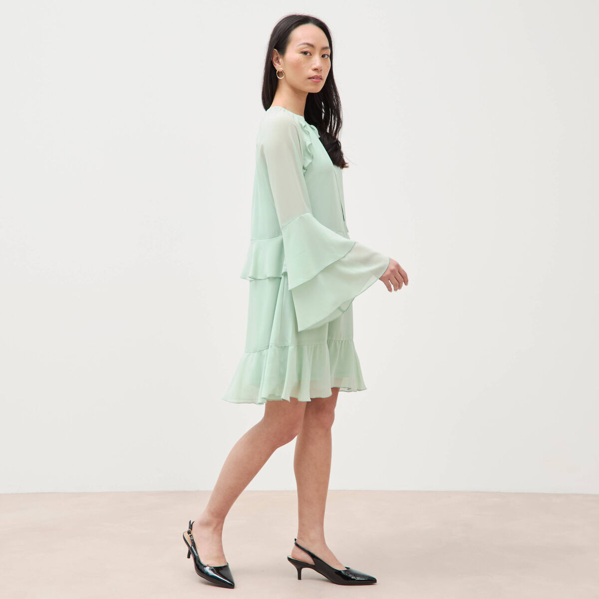 Robe courte &eacute;vas&eacute;e manches longues vert pastel femme