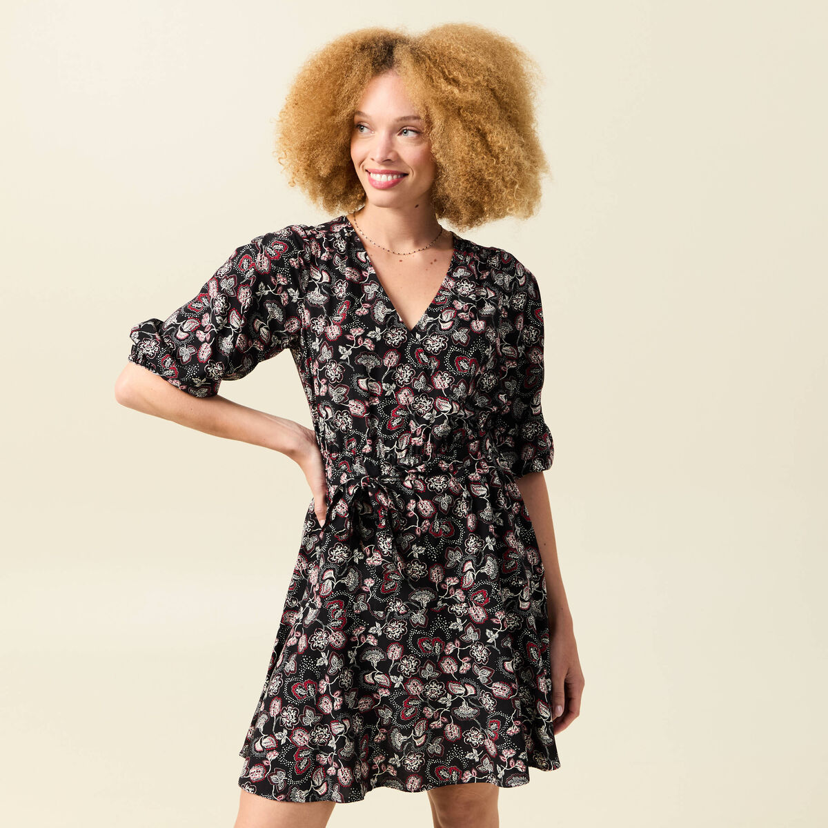 Robe &eacute;vas&eacute;e fluide manches 3/4 noir femme