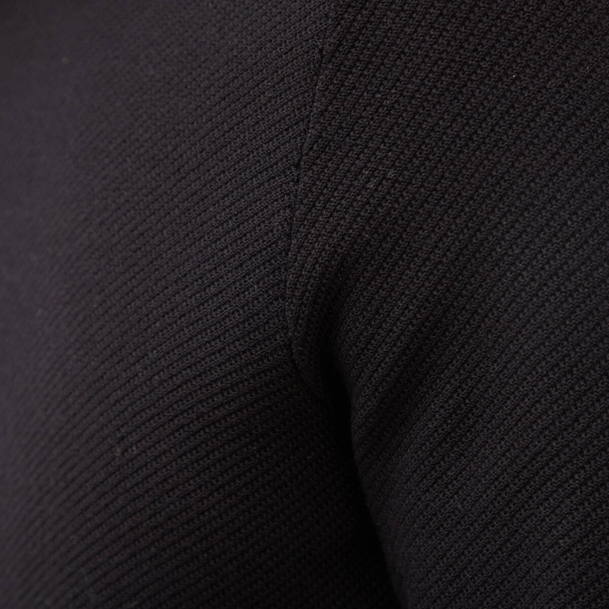 Pull fin col montant manches longues noir homme