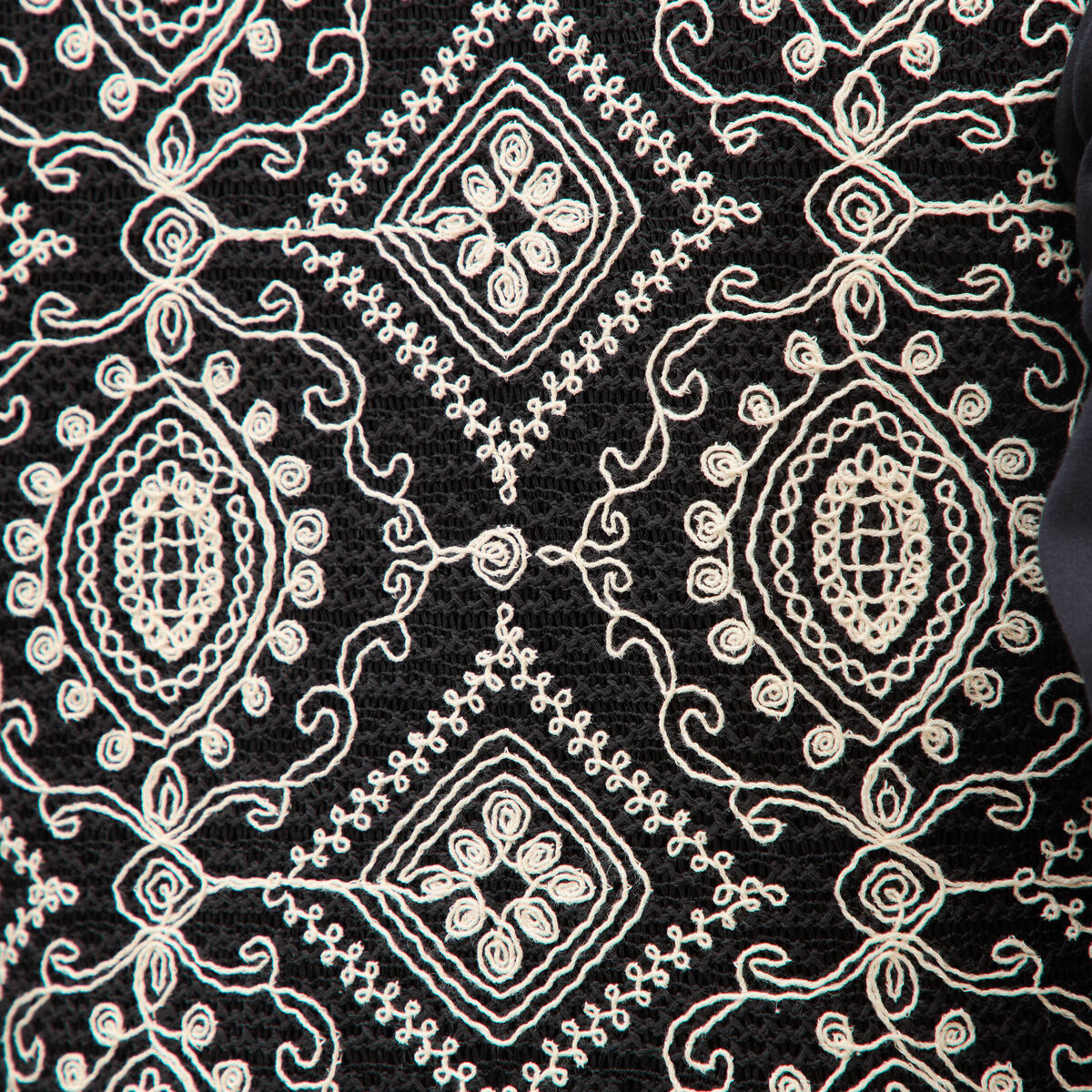 Cardigan sans manches avec broderies noir femme