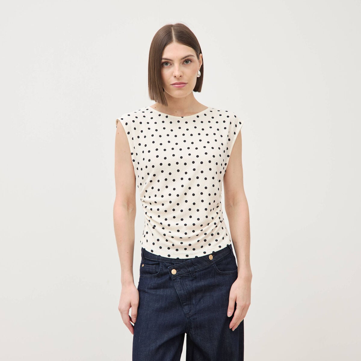 T-shirt ajust&eacute; sans manches ivoire femme