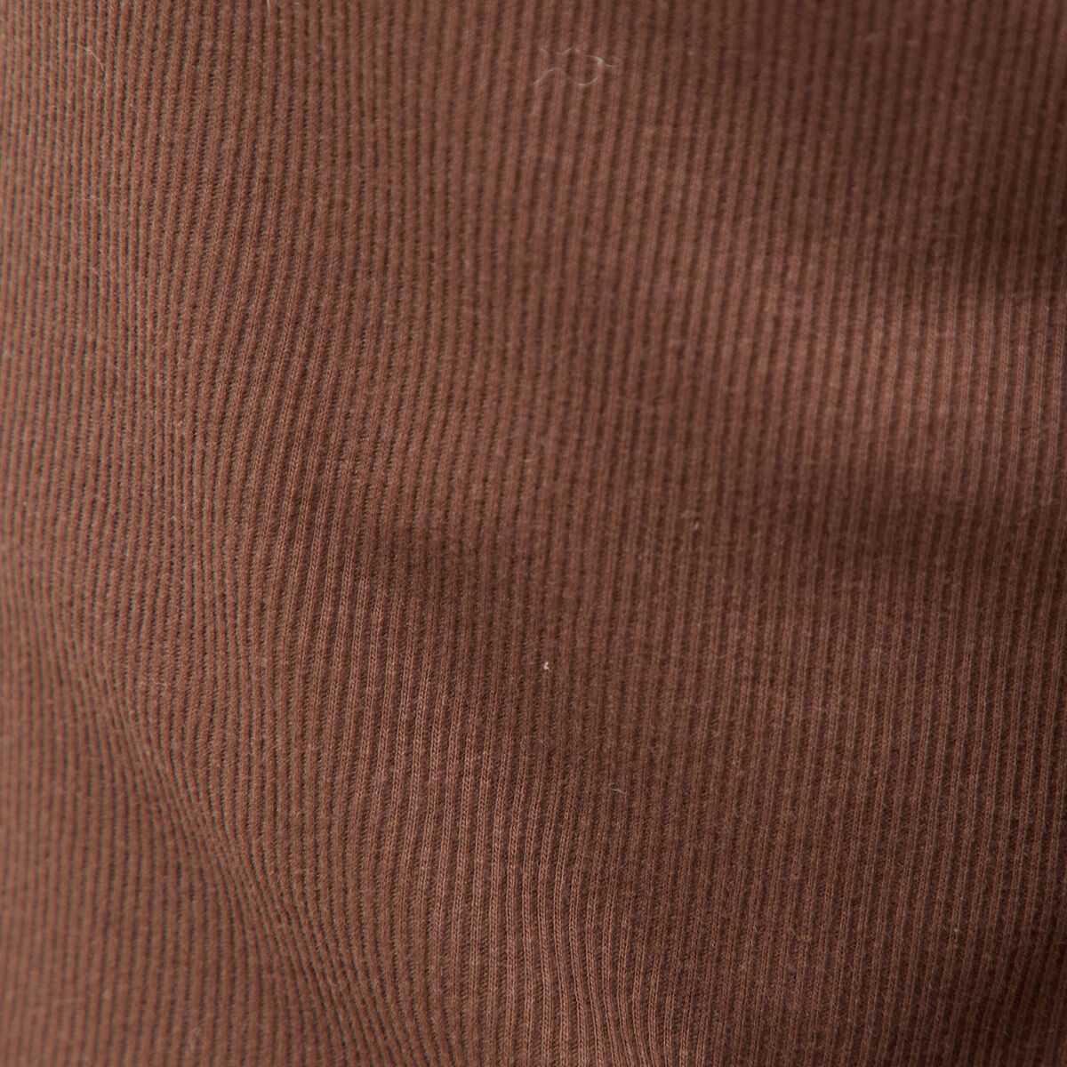 T-shirt cintr&eacute; manches longues marron fonc&eacute; femme