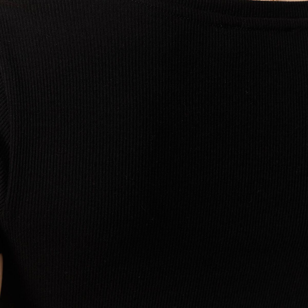 T-shirt ajust&eacute; col V manches courtes noir femme