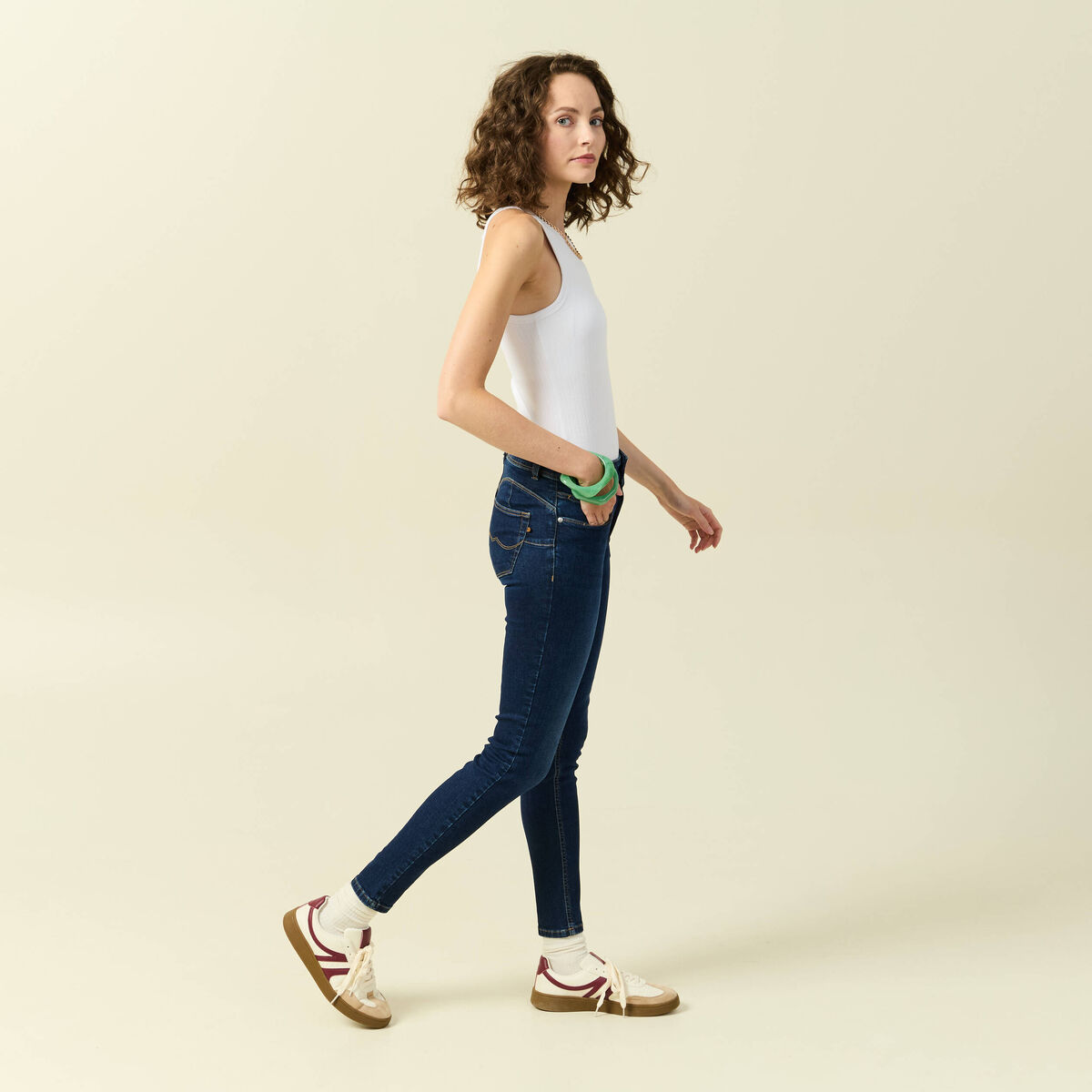 Jeans skinny 7/8&egrave;me taille haute denim brut femme