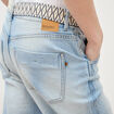 Jeans boyfriend ceintur&eacute; denim bleach femme