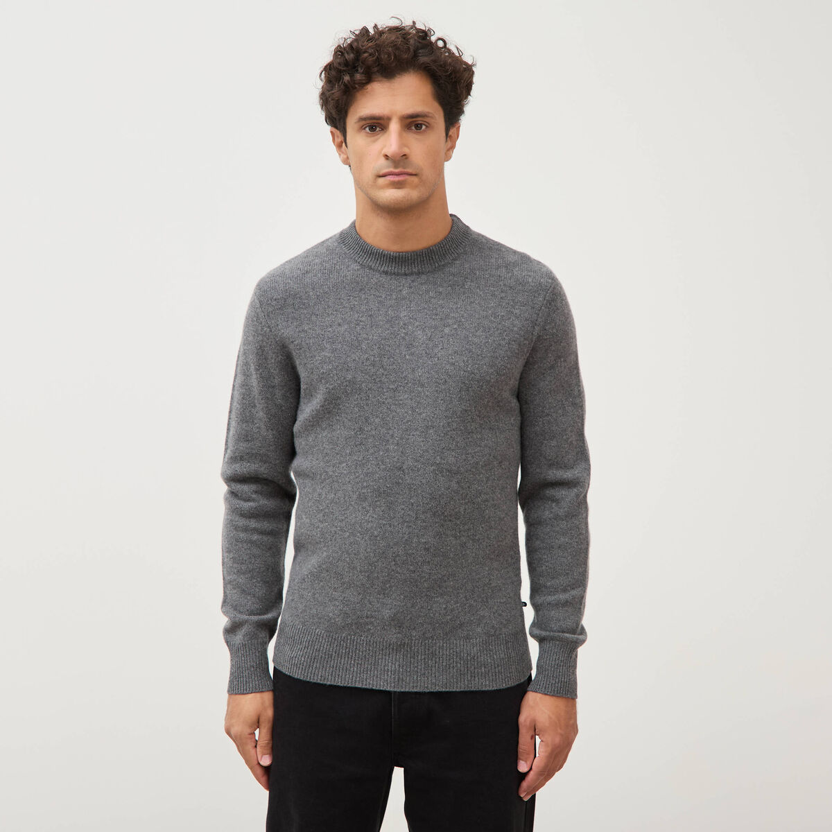 Pull droit col rond manches longues gris fonc&eacute; homme