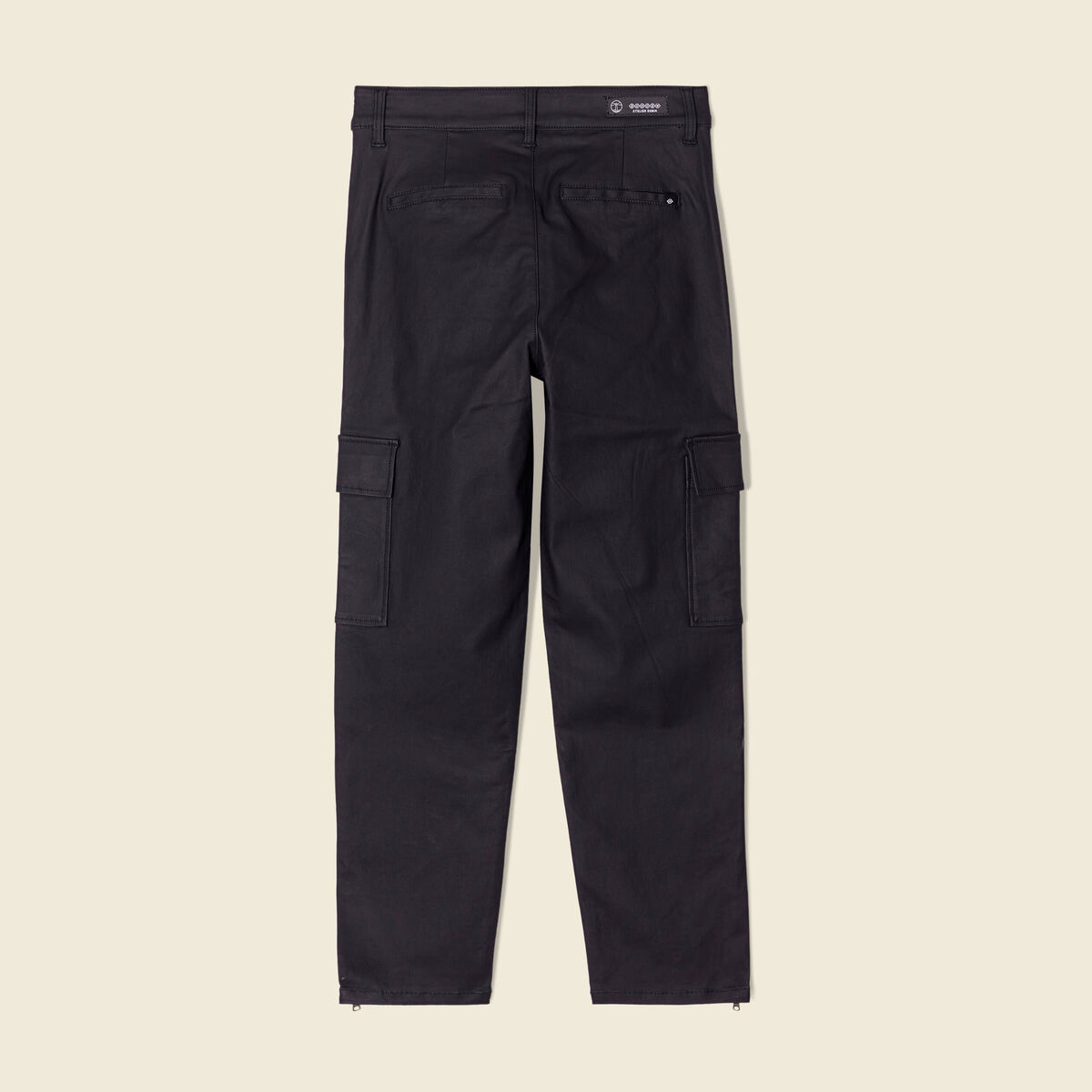 Jeans cargo 7/8ème enduit denim noir enduit femme